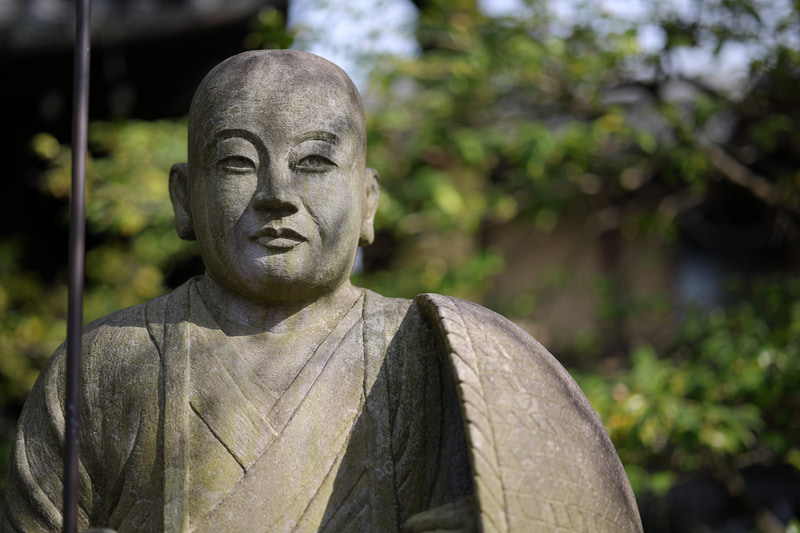 被写体認識を「自動」にしておきますと、人物モニュメントでも当然のように顔と瞳を拾います。アングルによって、瞳も左右が変わります。これをあたりまえとしてしまう凄さがあります。<br>EOS R6 Mark II／RF85mm F2 MACRO IS STM／絞り優先AE（F2・1/2,000秒）／ISO100