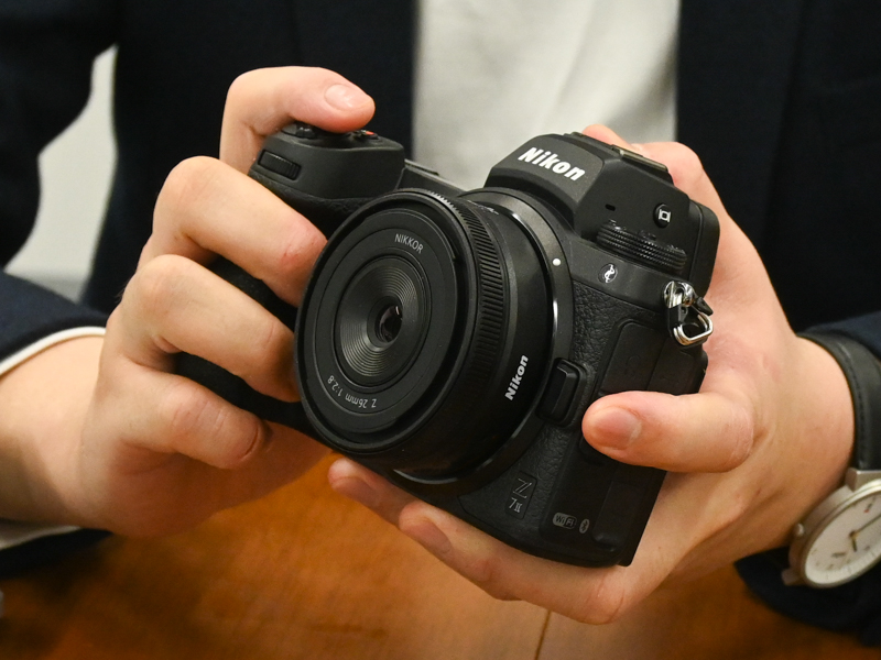 フルサイズのニコン Z 7IIに装着したところ