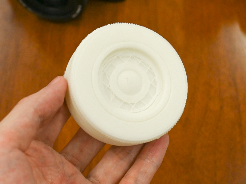 3Dプリンターで製作されたモックアップ。繰り出し量とのバランスで、様々な厚さを検討したという