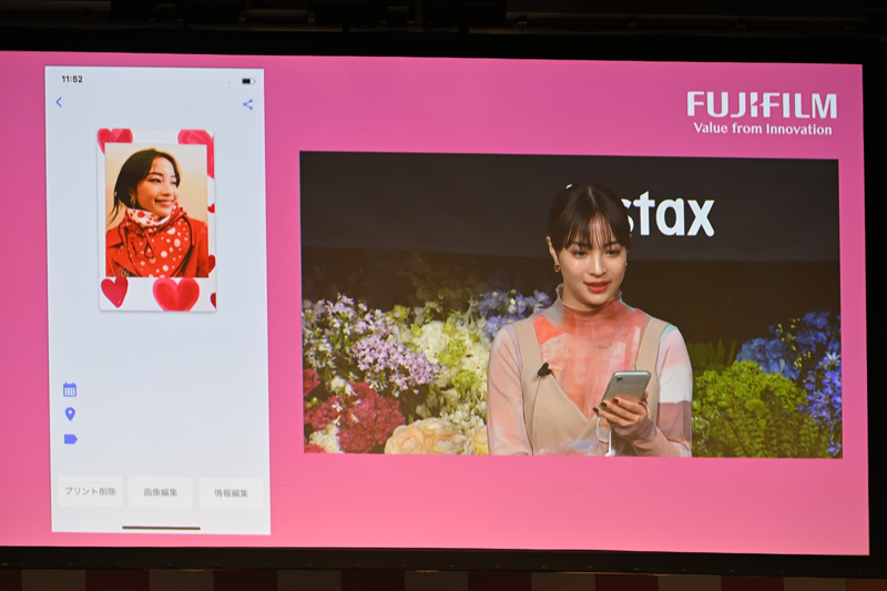 パリで撮影した自撮りなども披露された