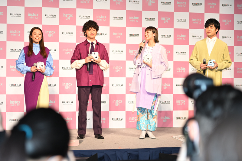 左からキーボードのpeppeさん、ベースの穴見真吾さん、ボーカルの長屋晴子さん、ギターの小林壱誓さん