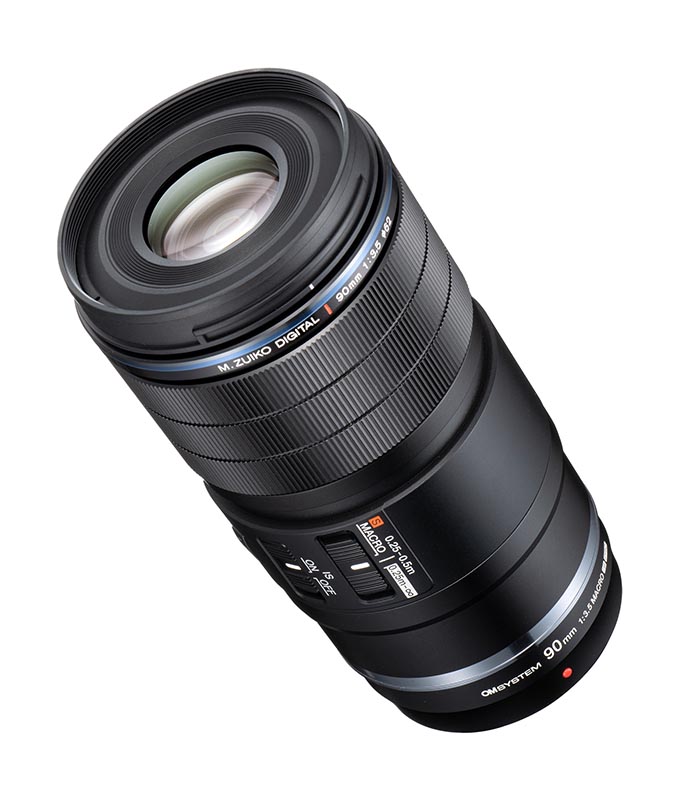 <b>■発売日</b><br>2月24日<br>　<br><b>■実勢価格</b><br>18万5,000円前後（税込）<br>　<br><b>■SPECIFICATION</b><br>レンズ構成：13群18枚<br>絞り羽根枚数：7枚<br>最小絞り：F22<br>最短撮影距離：0.224m（S-MACRO時）<br>最大撮影倍率：4倍相当（35mm判換算、S-MACRO時）<br>フィルター径：φ62.0mm<br>外形寸法（最大径×全長）：φ69.8×136.0mm<br>質量：約453g