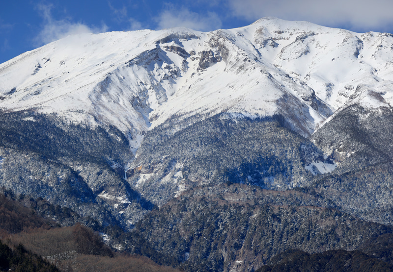 ギア雲台で上下左右チルトして撮影した4枚の合成写真。約1億1,500万画素のデータを作り上げた。脚の平行を出すことで正確にフレームを変更できる<br><span class="fnt-85">キヤノン EOS R5／RF100-500mm F4.5-7.1 L IS USM／300mm／絞り優先AE（F8、1/2,000秒、±0EV）／ISO 200／WB：オート／4枚を合成</span>