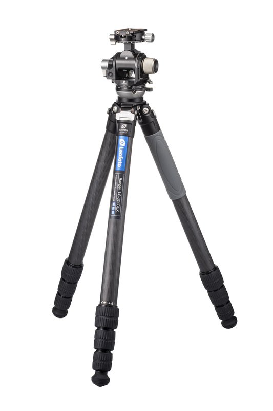 <span class="fnt-110"><b>「LS-324CEX+G4」</b></span><br><span class="fnt-110"><b>LS-324CEX</b></span><br>価格：8万3,930円（税込）／全伸長：1,520mm／収納高：570mm／最低高：103mm／段数：4段／最大脚径：32mm／耐荷重：15kg／質量：1,560g<br><span class="fnt-110"><b>G4</b></span><br>価格：9万9,000円（税込）／高さ：108mm／ベース径：60mm／耐荷重：20kg／質量：690g