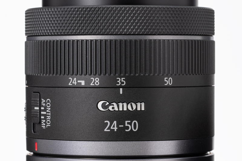 ズームリングには定番の焦点距離が刻まれているので、時には気に入った焦点距離に固定して単焦点レンズのように使ってみるのも面白い。工夫次第で楽しみが広がるレンズだ