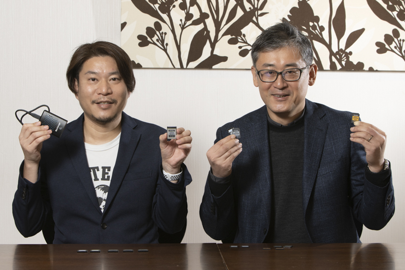 インタビューに答えていただいた商品開発2部 統括部長の麻生伸吾氏（左）、商品開発1部 統括部長の正田雅裕氏