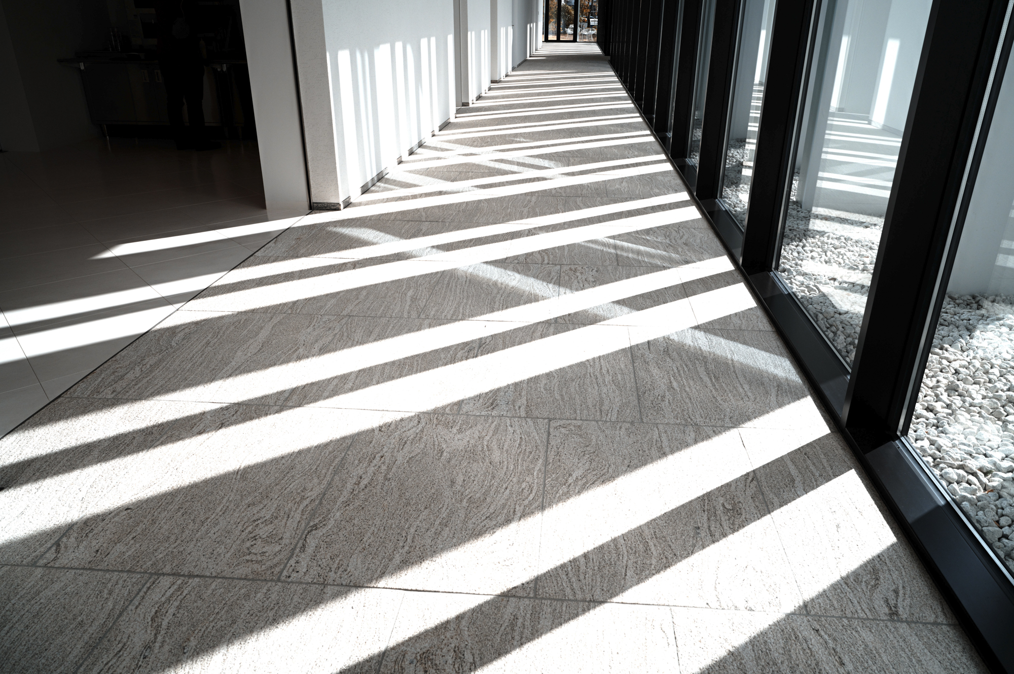 SIGMA fp L／SIGMA 24mm F3.5 DG DN | Contemporary／マニュアル露出（1/320秒・F11）／ISO 640／WB: オート／カラーモード: ティールアンドオレンジ