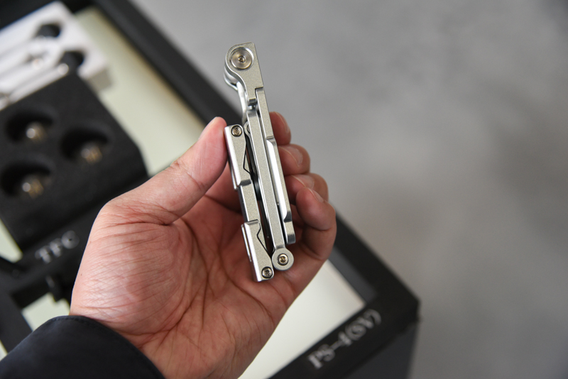 折りたたむとコンパクトに