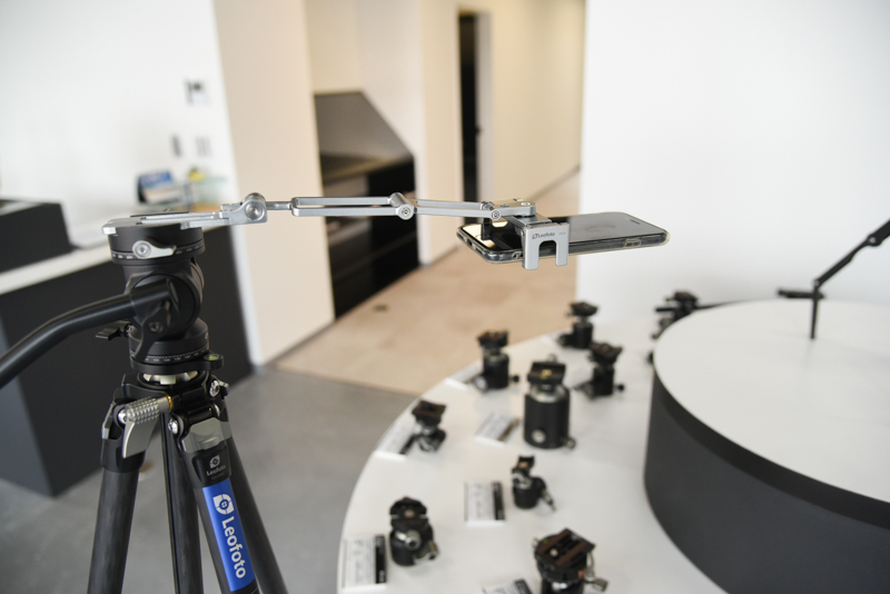 三脚に装着して俯瞰撮影も