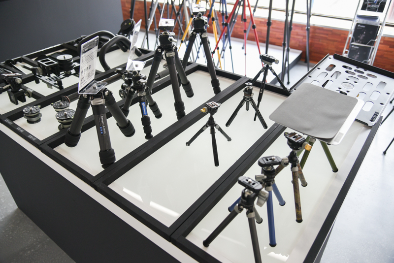 人気のミニ三脚も展示