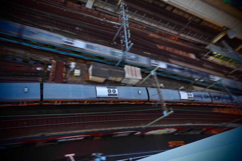 OLYMPUS E-M1Mark II / M.ZUIKO DIGITAL ED 12-100mm F4.0 IS PRO / 絞り優先AE（F4.0・1/30秒・－1EV）/ ISO 250 アートフィルタージオラマⅠを使用。もともとのブレ具合とフィルター効果で上下がボケて相乗効果がある