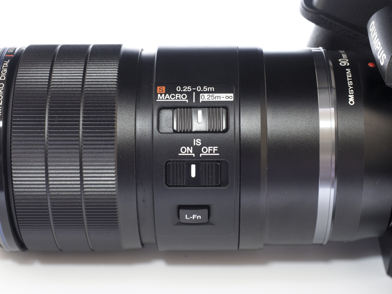 上からフォーカスリミットスイッチ、ISスイッチ、L-Fnボタン