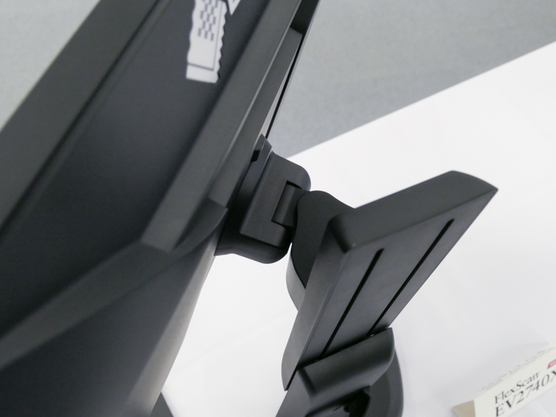 これまでスイベル機構は台座部分にあった