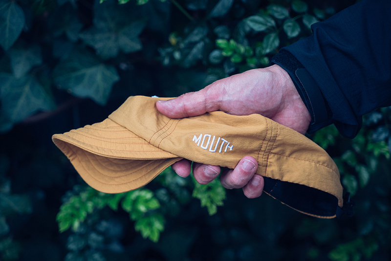 コンパクトに収納できる柔らかい素材を採用