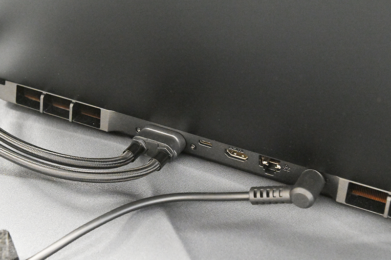 左側に接続されているのが水冷チューブ