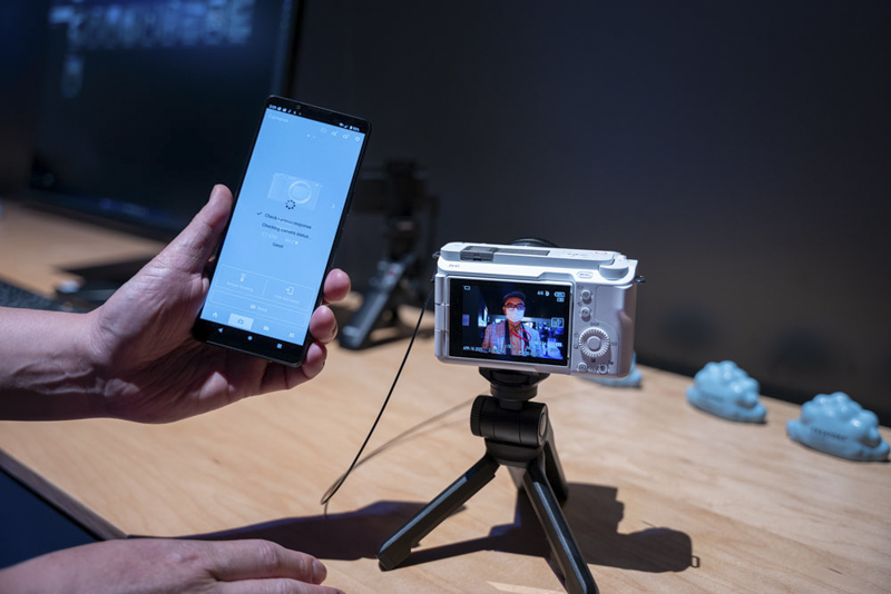 ZV-E1はスマホから「Creators' Cloud」と連携できる