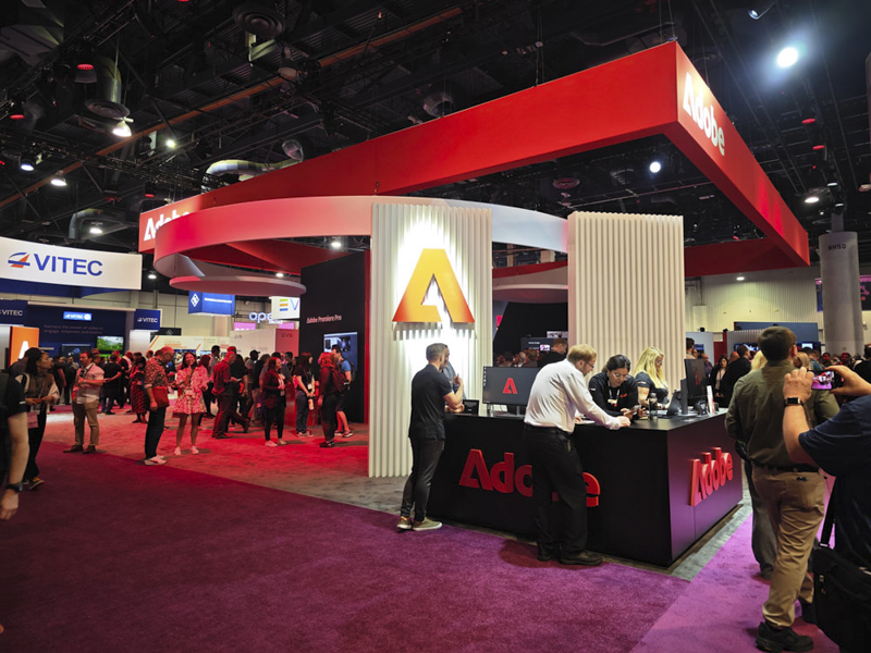 アドビブースはセミナー形式での説明を多用しており、訪れたユーザーが即座に自分の制作に最新機能を生かせるように工夫されていた