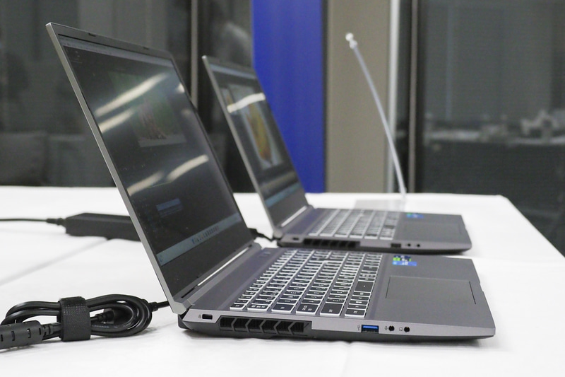 手前がR5-RL6、奥がR5-RL5