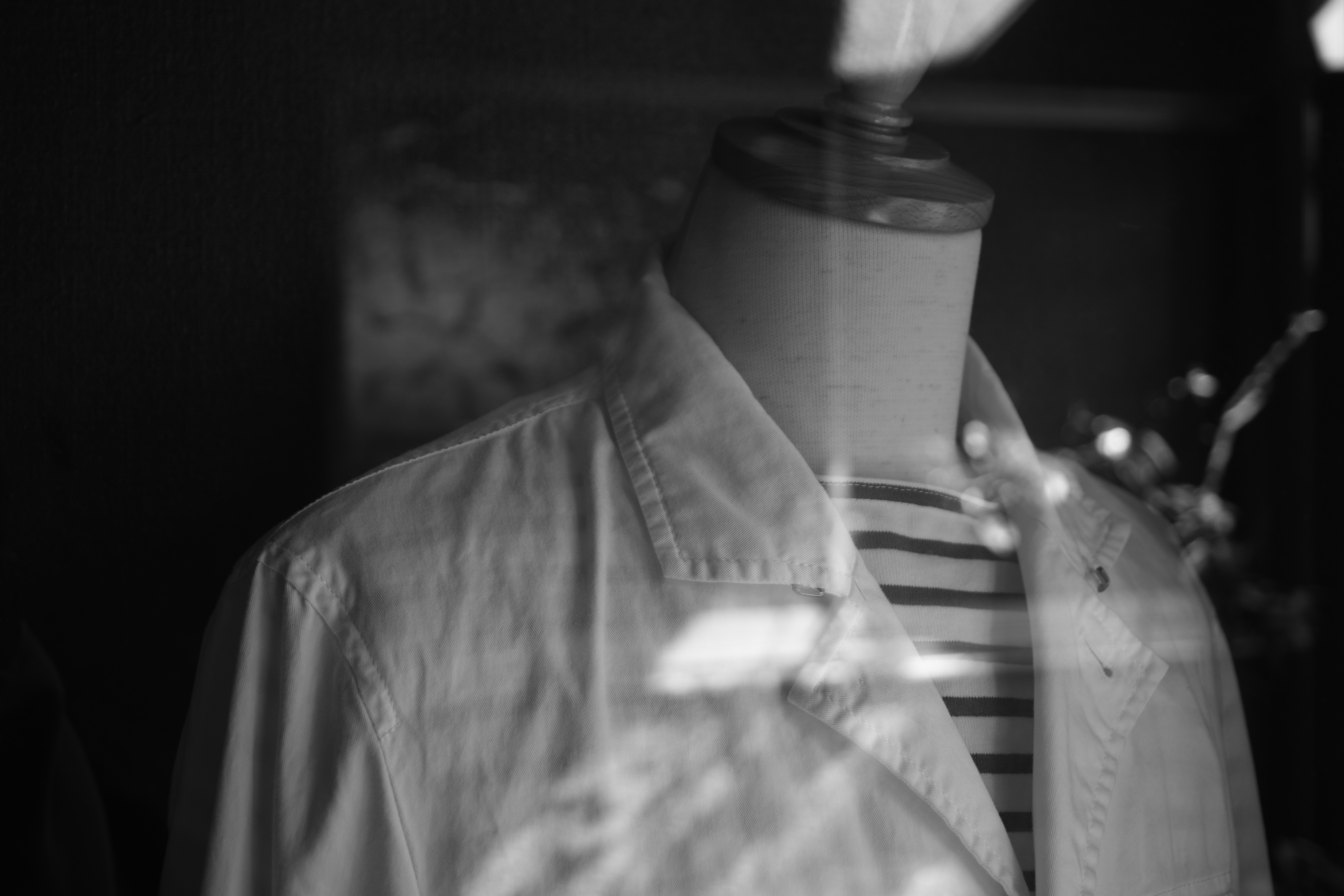 上の写真をカメラ内RAW現像、カスタムイメージを比較してみた。左上がハード、右上がソフト。下段の2枚はスタンダードで調色を最大限まで振ったもの