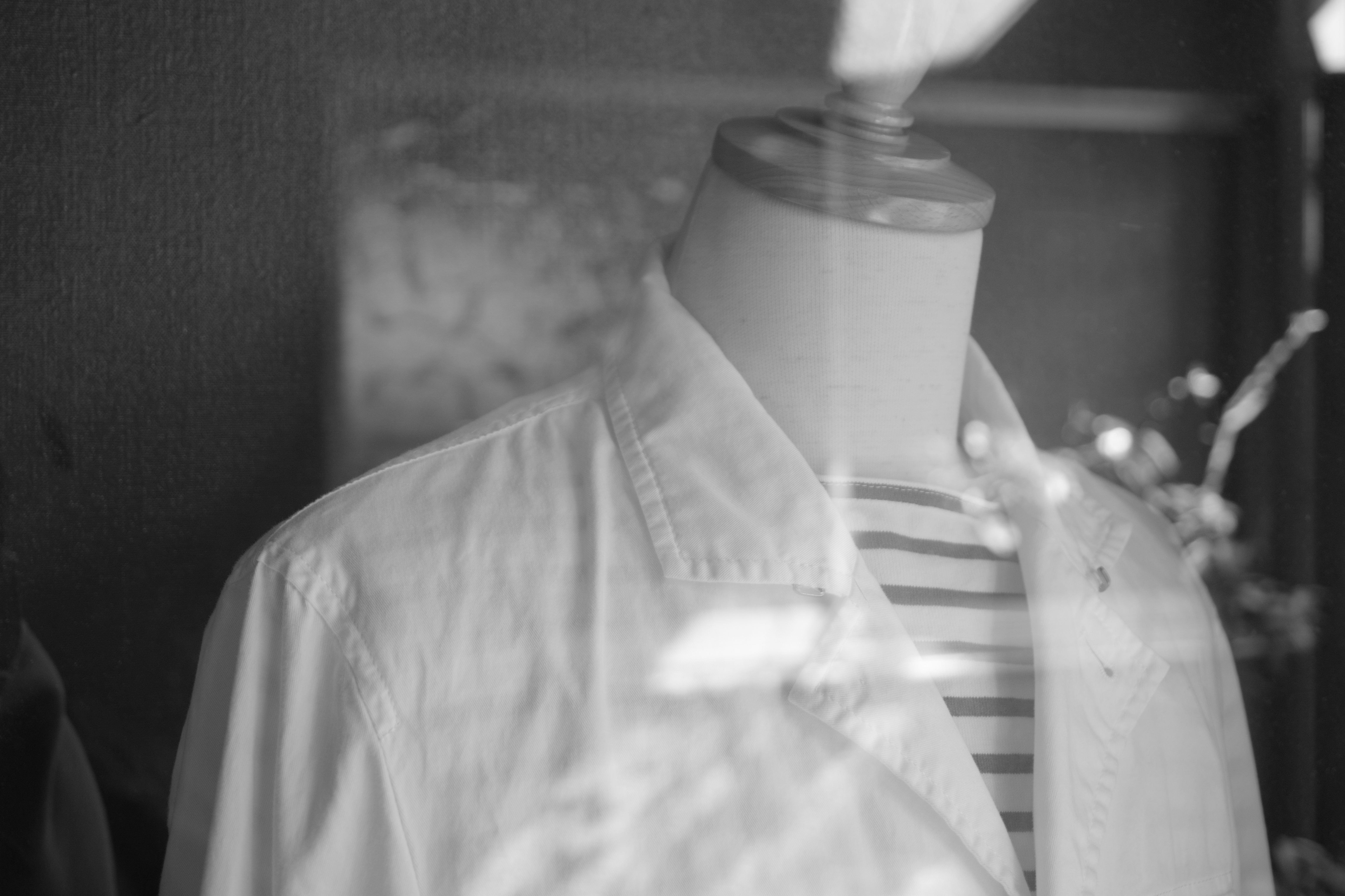 上の写真をカメラ内RAW現像、カスタムイメージを比較してみた。左上がハード、右上がソフト。下段の2枚はスタンダードで調色を最大限まで振ったもの