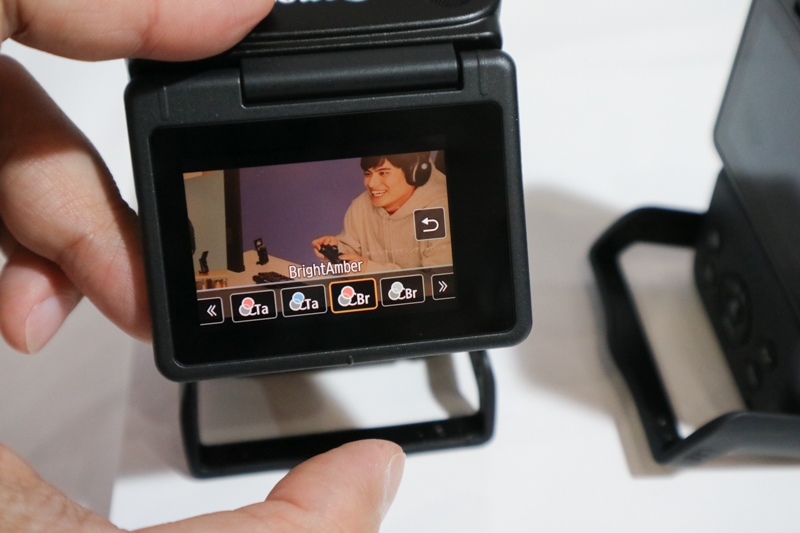 動画カラーフィルター「BrightAmber」（左）「BrightWhite」（右）