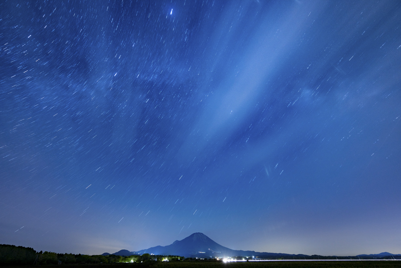 EOS R6 Mark II／RF14-35mm F4 L IS USM／14mm／マニュアル露出（F4、410秒）／ISO 400／WB： 3,500K