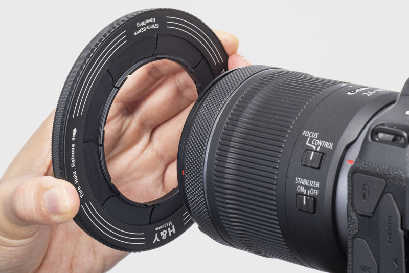 使用レンズのフィルター径に合ったサイズに調整してレンズに装着する