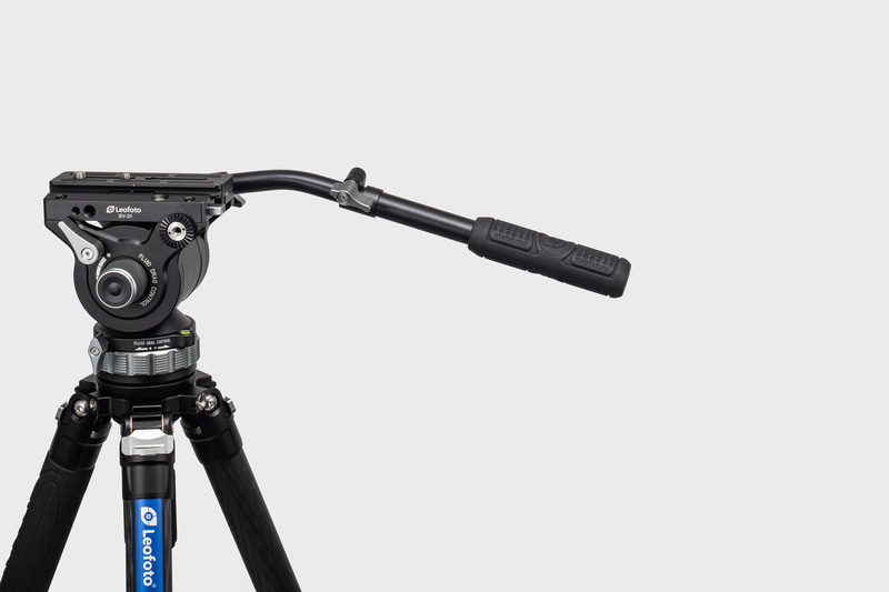 パン棒は伸縮可能で、必要に応じて伸ばすことができる。また着脱式なので、利き手やシーンに応じて、左右に付け替えられるのもうれしい