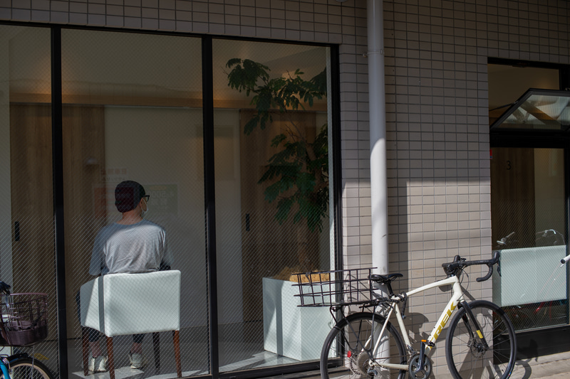 55mmって焦点距離は場合によっては少し長めかなあと思うことがありますが、でも慣れてしまえばどうということはなく。階調のつながりの良いレンズです。<br>ニコンDf／NOKTON 55mm F1.2 SL IIs／絞り優先AE（F4.5・1/400秒）／ISO 100