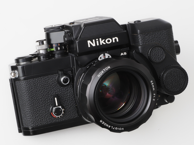 ニコンF2フォトミックAS+サーボEEコントロールユニットです。もちろんこのNOKTONを使用してシャッター速度優先AEで撮影してチャンスに備えようというわけです。
