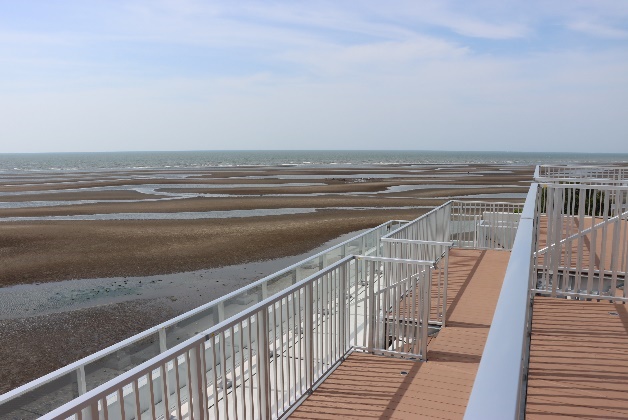 展望テラスは三脚による撮影も可能