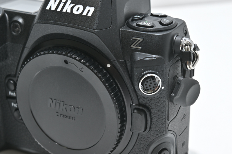 前面は10ピンターミナルのみ。Z 9に搭載されたシンクロターミナルは省略された