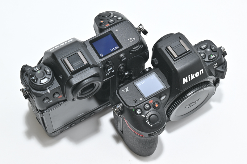 外形寸法はZ 8が約144×118.5×83mmに対して、Z 9は約149×149.5×90.5mm。体積比は30％ダウンしており、重量もZ 9から約430g（メモリーカード・バッテリー含む）軽量化されている。