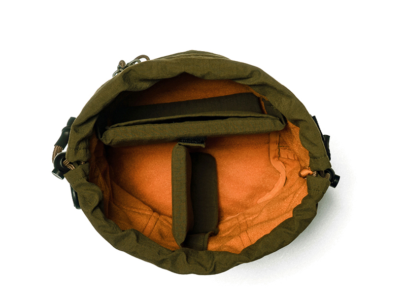 可変式の仕切り板が2枚付属する