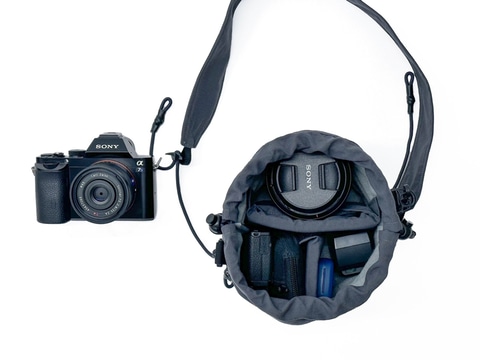 開口したままキープできる3WAY巾着バッグ「FLEX STRING BAG」。形状