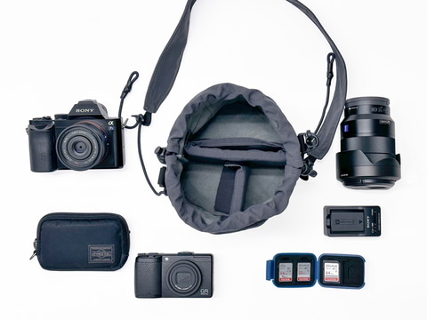 開口したままキープできる3WAY巾着バッグ「FLEX STRING BAG」。形状