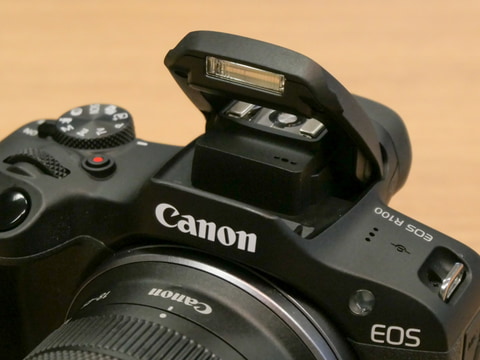 キヤノン、RFマウント最軽量ミラーレス「EOS R100」。レンズキット9.7