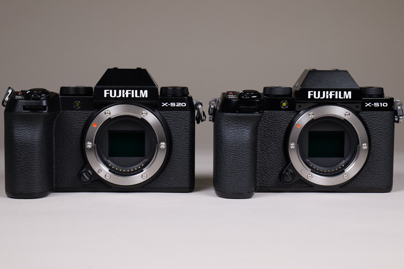 左がX-S20、右がX-S10