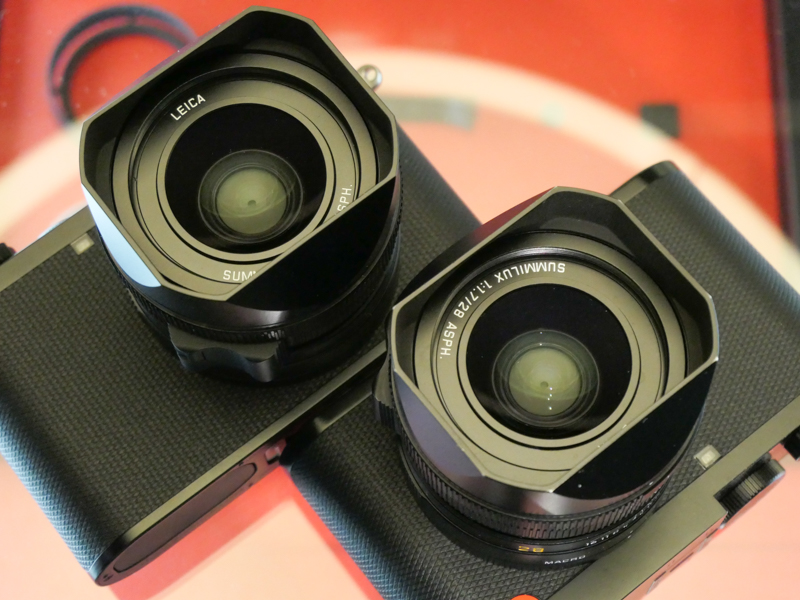 搭載レンズのスペックは同じ。ズミルックス f1.7/28mm ASPH.