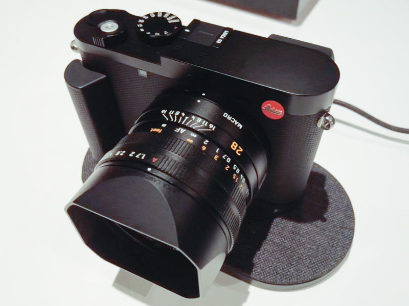 ライカQ3+HG-DC1（税込2万8,600円）+ワイヤレスチャージャーXL。