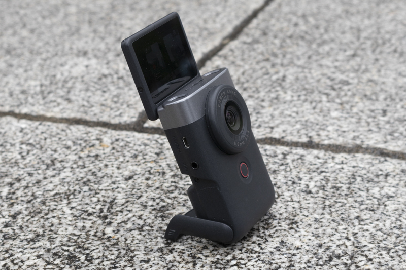 全身を入れて撮る場合は、地面にこのようにセットできる