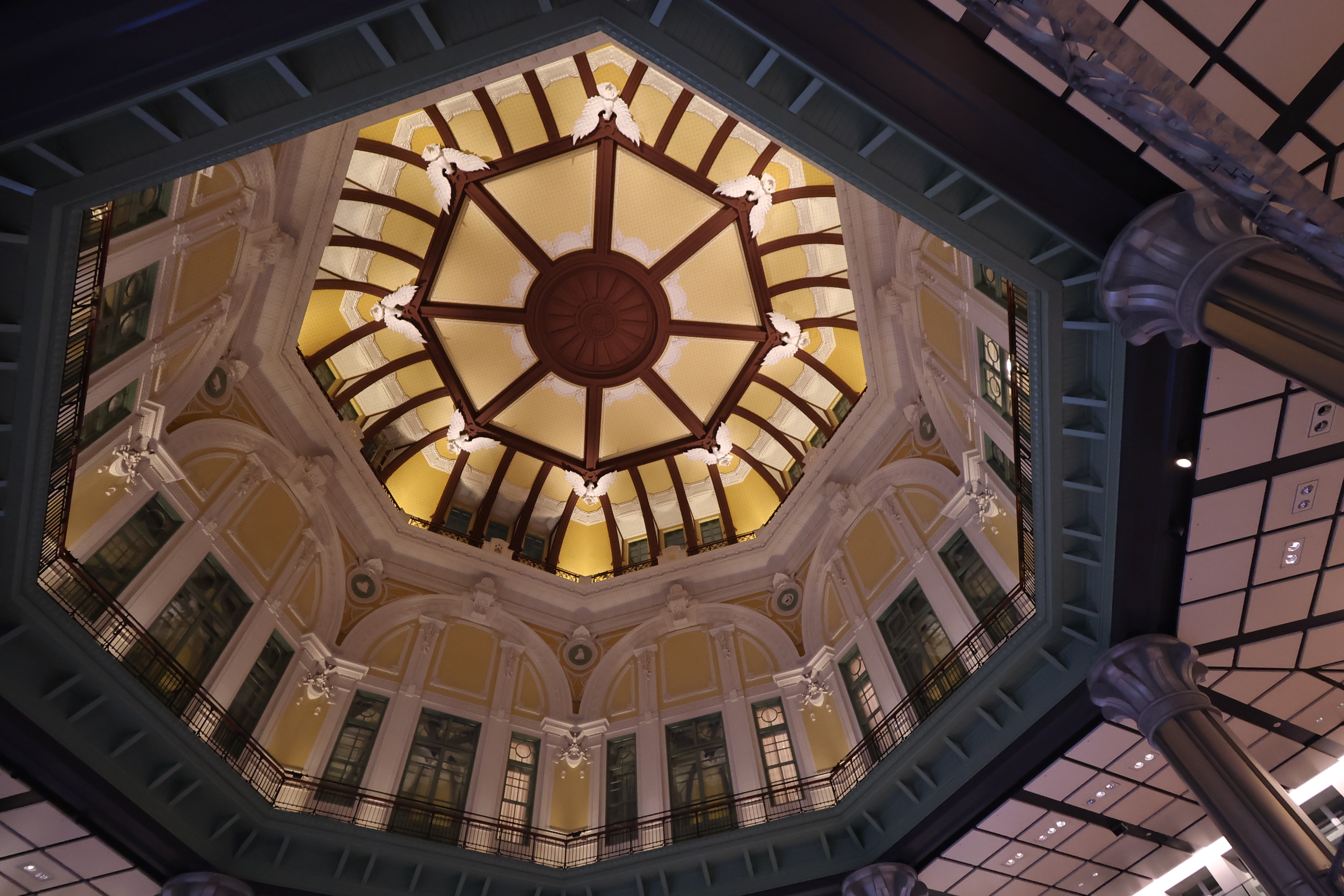 PowerShot V10／オート（1/40秒・F2.8）／ISO 800／WB: オート