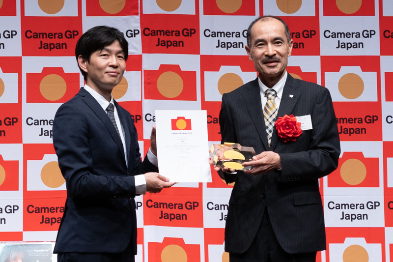 塚谷栄理氏（右）