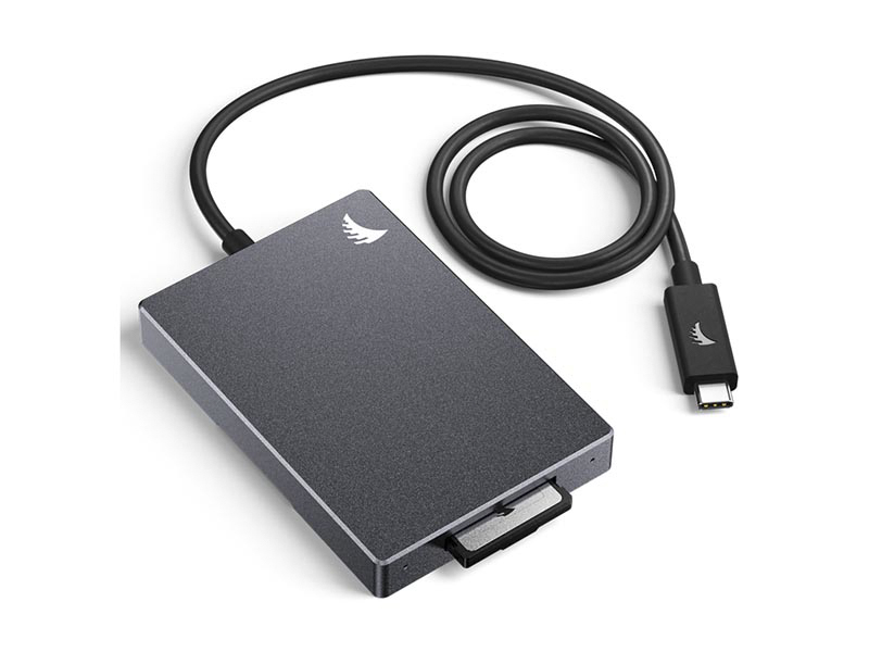 データの読み出し時の不慮の事故に備えるため、データ書き込み防止スイッチを搭載している。また、デバイスの奥深くにUSB-C端子を埋め込んで接続部分を保護する、独自の Solid Connect™デザインを採用