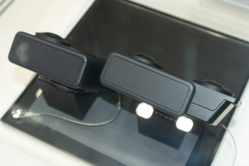 回転機構が入っているが、さほど厚くはないようだ