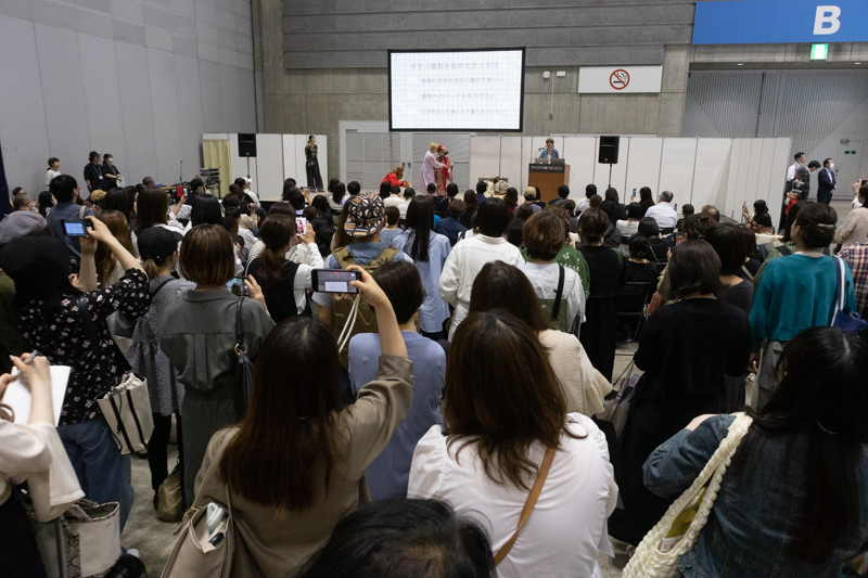 会場には大勢の来場者が詰めかけていた