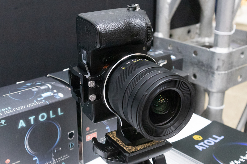 そのままレンズを装着できる