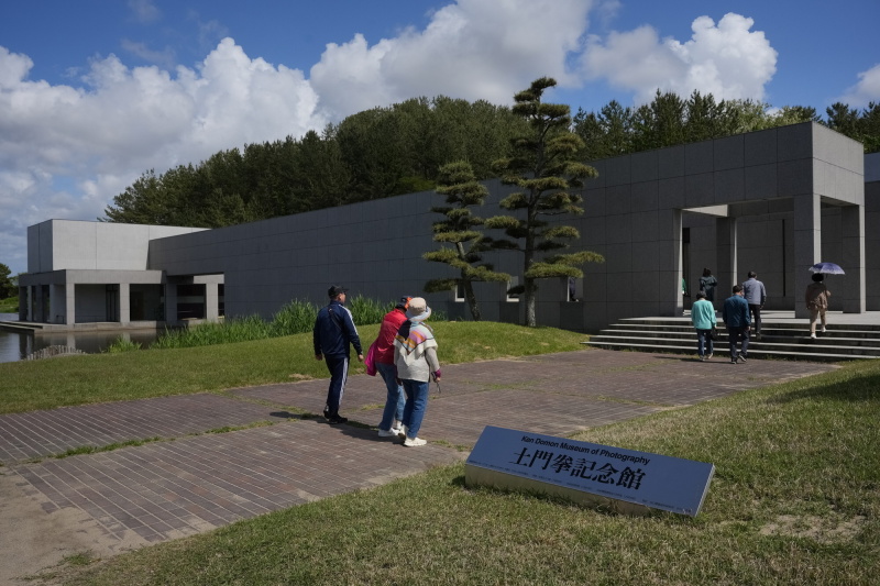 駐車場には観光バスが停まり、海外からのお客さんも多かった