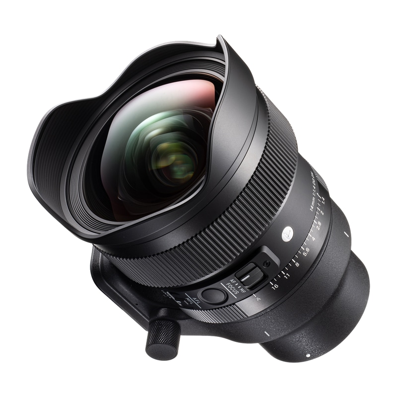 発売予定日：2023年6月23日<br>予想実勢価格：22万円前後（税込）<br>　<br><b>●SPECIFICATION</b><br>対応マウント：ソニーE、ライカL<br>レンズ構成：15群19枚<br>絞り羽根枚数：11枚<br>最小絞り：F16<br>最短撮影距離：0.3m<br>撮影倍率：0.08倍<br>外形寸法（最大径×全長）：約101.4×151.9mm<br>質量：約1,160g<br><span class="fnt-90">※数値はEマウント用</span>