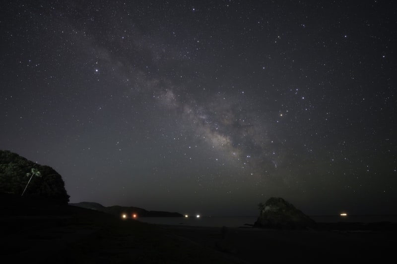 <span class="fnt-85">α7R Ⅴ／14mm／マニュアル露出（F1.4、10秒）／ISO 3200／WB：オート</span>